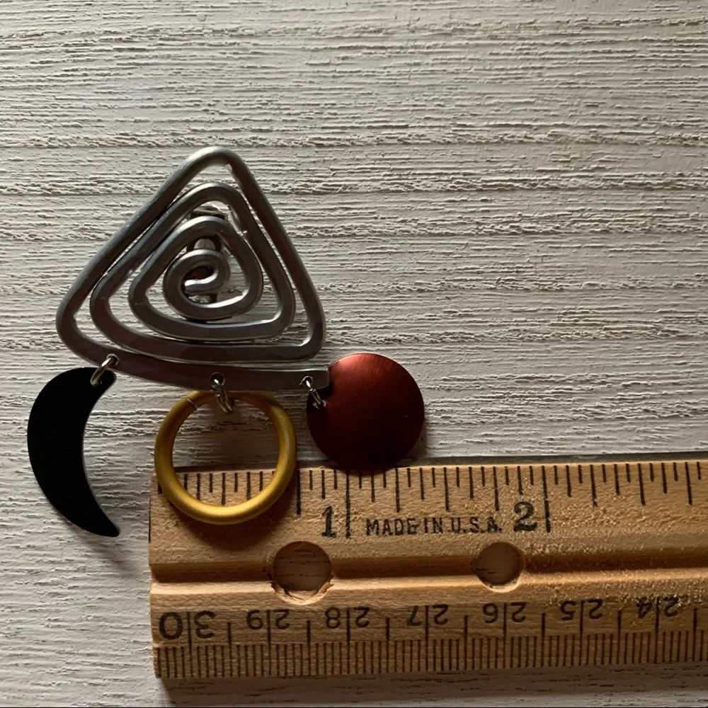 Lapel pin that also holds eyeglasses